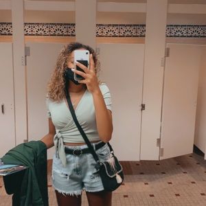 Meet your Posher, Ella